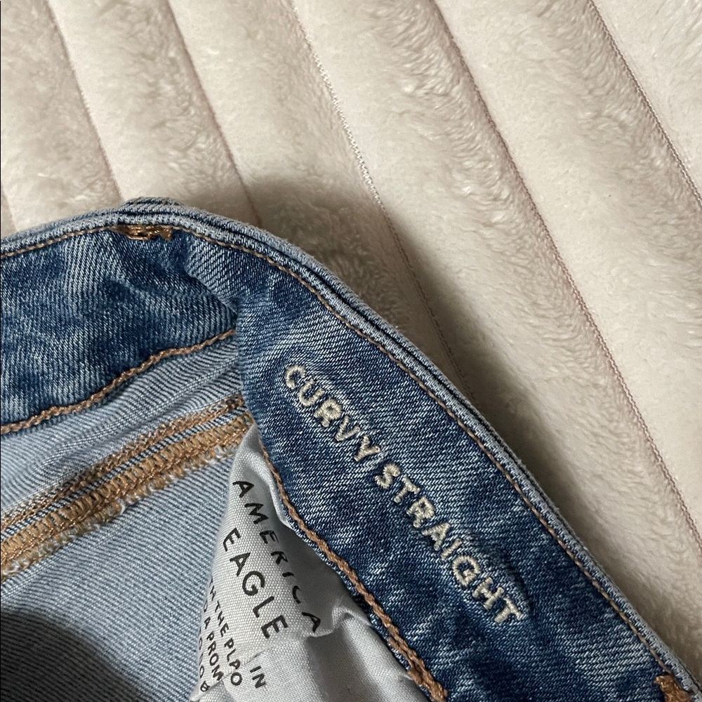 American Eagle Curvy Straight Jean | Size 2 Regular - Picture 7 of 9